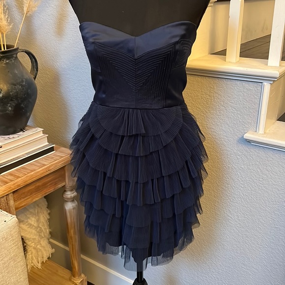 BCBGMaxAzria Dresses & Skirts - BCBGMaxAzria Strapless Sweetheart Neckline Tulle Ruffle Cocktail Dress